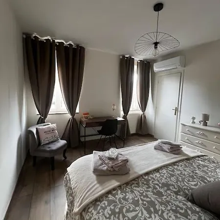 Very In Duplex Center *