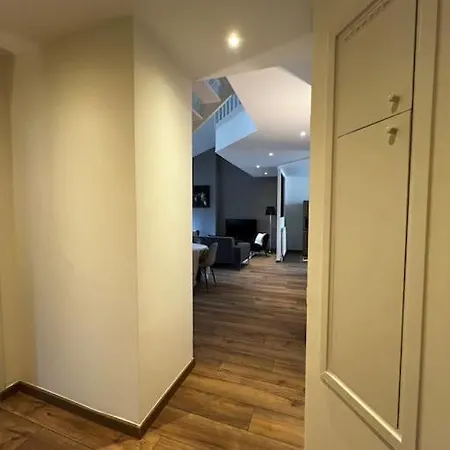 Very In Duplex Center * Λυών