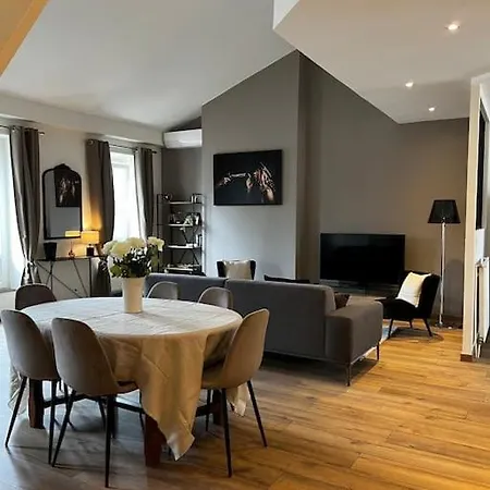 Very In Duplex Center