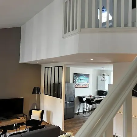 Very In Duplex Center *